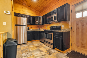 C1 Lakefront - King Bed, Full Kitchen, Hot Tub, Sleeper Sofa Photo 4