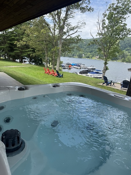 C1 Lakefront - King Bed, Full Kitchen, Hot Tub, Sleeper Sofa Photo 1