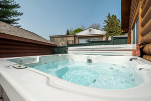 C2 Lakefront - King Suite, Kitchenette, Sleeper Sofa, Hot Tub, Pet Friendly Photo 9