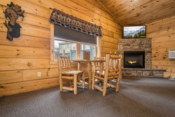 C2 Lakefront - King Suite, Kitchenette, Sleeper Sofa, Hot Tub, Pet Friendly Photo 5