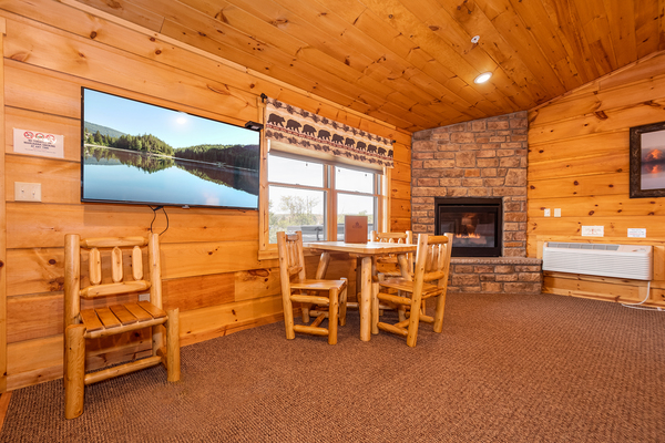 C24 Grandview - 2 Queen beds, kitchenette, hot tub Photo 6