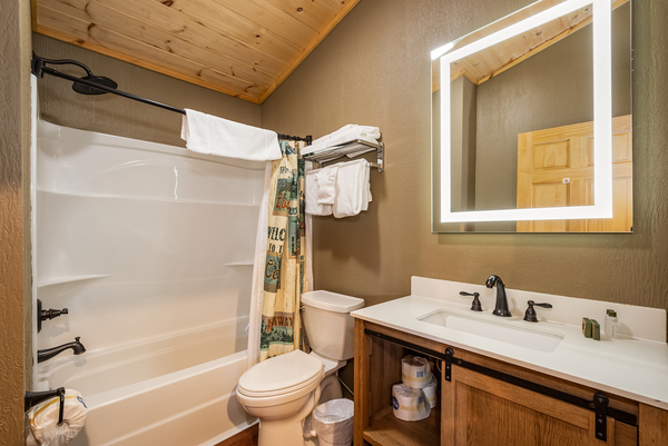 C24 Grandview - 2 Queen beds, kitchenette, hot tub Photo 8