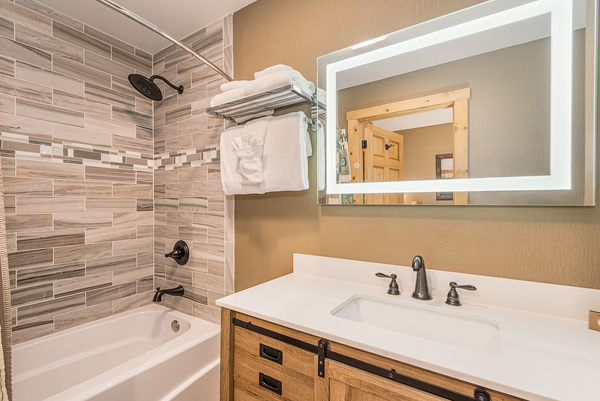 C28 Grandview - 2 King Bedrooms, 2 Bath, Full Kitchen, Hot Tub, Pet Friendly, Washer/Dryer Photo 11