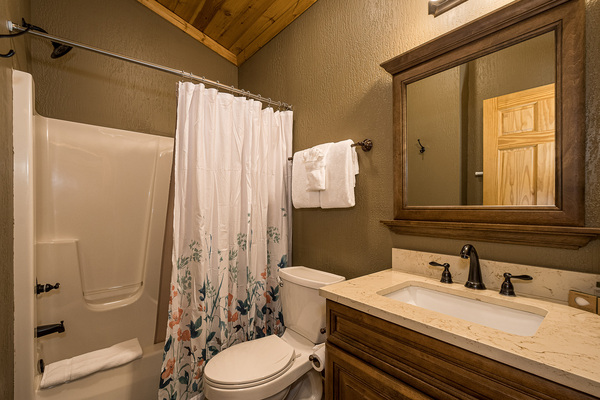 C3 Lakefront - 2 Queens, Kitchenette, Sleeper Sofa, Hot Tub, Pet Friendly Photo 9