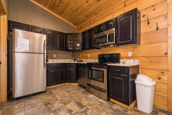 C4 Lakefront - King Bed, Full Kitchen, Hot Tub, Indoor Soaking Tub Photo 3