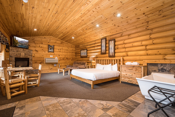 C4 Lakefront - King Bed, Full Kitchen, Hot Tub, Indoor Soaking Tub Photo 5