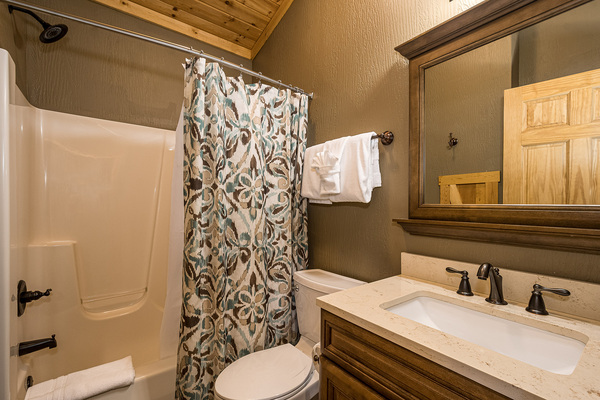 C4 Lakefront - King Bed, Full Kitchen, Hot Tub, Indoor Soaking Tub Photo 10