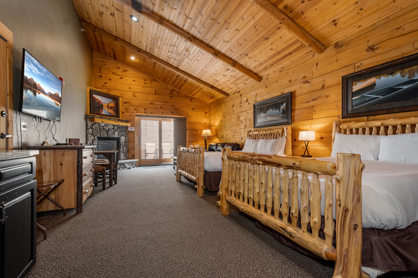 C40R Mountainside - 2 Queen Beds, Kitchenette, Hot Tub, Pet Friendly Photo 5