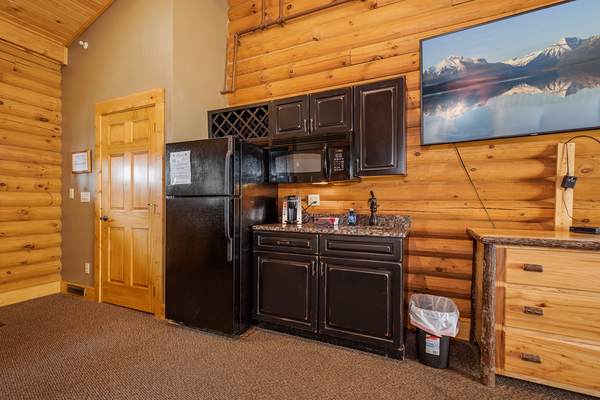 C41 Mountainside - 2 Queen Beds, Kitchette, Hot Tub, Pet Friendly Photo 2