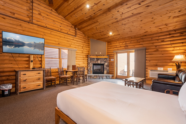 C41 Mountainside - 2 Queen Beds, Kitchette, Hot Tub, Pet Friendly Photo 3