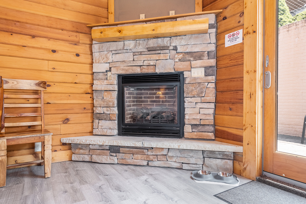 C42 Mountainside - King Bed, Kitchenette, Hot Tub, Pet Friendly Photo 9