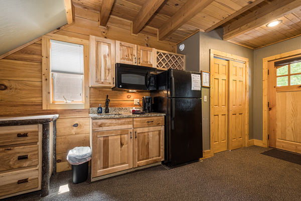 C46L Mountainside - 3 Queen Beds, 2, Bath, Kitchenette, Pet Friendly Photo 4