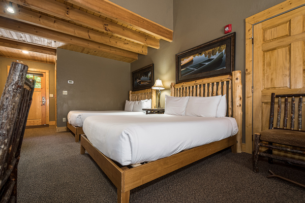 C46L Mountainside - 3 Queen Beds, 2, Bath, Kitchenette, Pet Friendly Photo 5