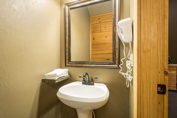 C48 Mountainside - 3 Bedroom, 2.5 Bath,4 Queen Beds, Loft, Hot Tub, Kitchenette Photo 2