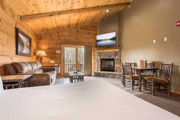 C49L Mountainside - 2 Queen beds, Kitchenette, Sleeper Sofa Photo 3