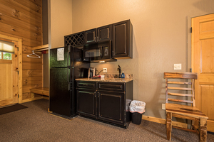C49R Mountainside - King Bed, Kitchenette Photo 2