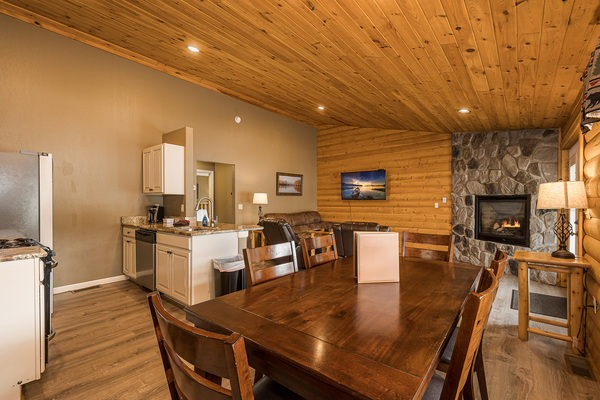 C5 Lakefront- 2 King Bedrooms, 2 Bath, Full Kitchen, Hot Tub Photo 5