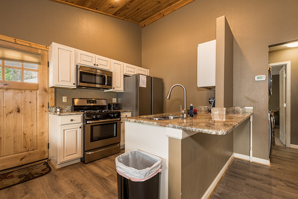 C5 Lakefront- 2 King Bedrooms, 2 Bath, Full Kitchen, Hot Tub Photo 9