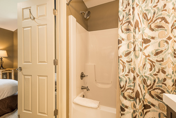 C5 Lakefront- 2 King Bedrooms, 2 Bath, Full Kitchen, Hot Tub Photo 16