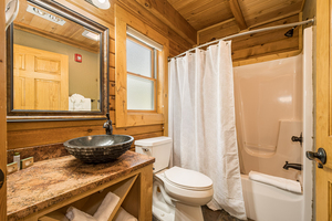 C50L Mountainside - King bed, Queen bed and twin bunkbed Loft, 2 Bath, Kitchenette, Pet Friendly Photo 10