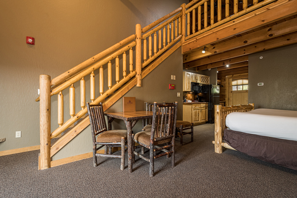 C50L Mountainside - King bed, Queen bed and twin bunkbed Loft, 2 Bath, Kitchenette, Pet Friendly Photo 5