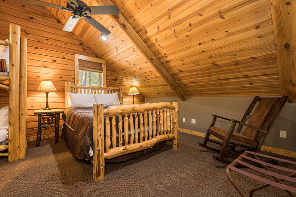 C50L Mountainside - King bed, Queen bed and twin bunkbed Loft, 2 Bath, Kitchenette, Pet Friendly Photo 7