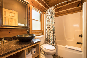 C52L Mountainside - King bed, Twin Bunkbed, Kitchenette, Pet Friendly Photo 6