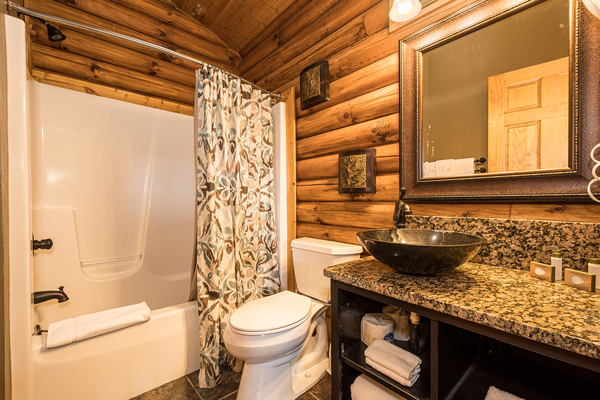 C53 Mountainside - 2 Queen Beds, Kitchenette, Hot Tub, Pet Friendly Photo 2